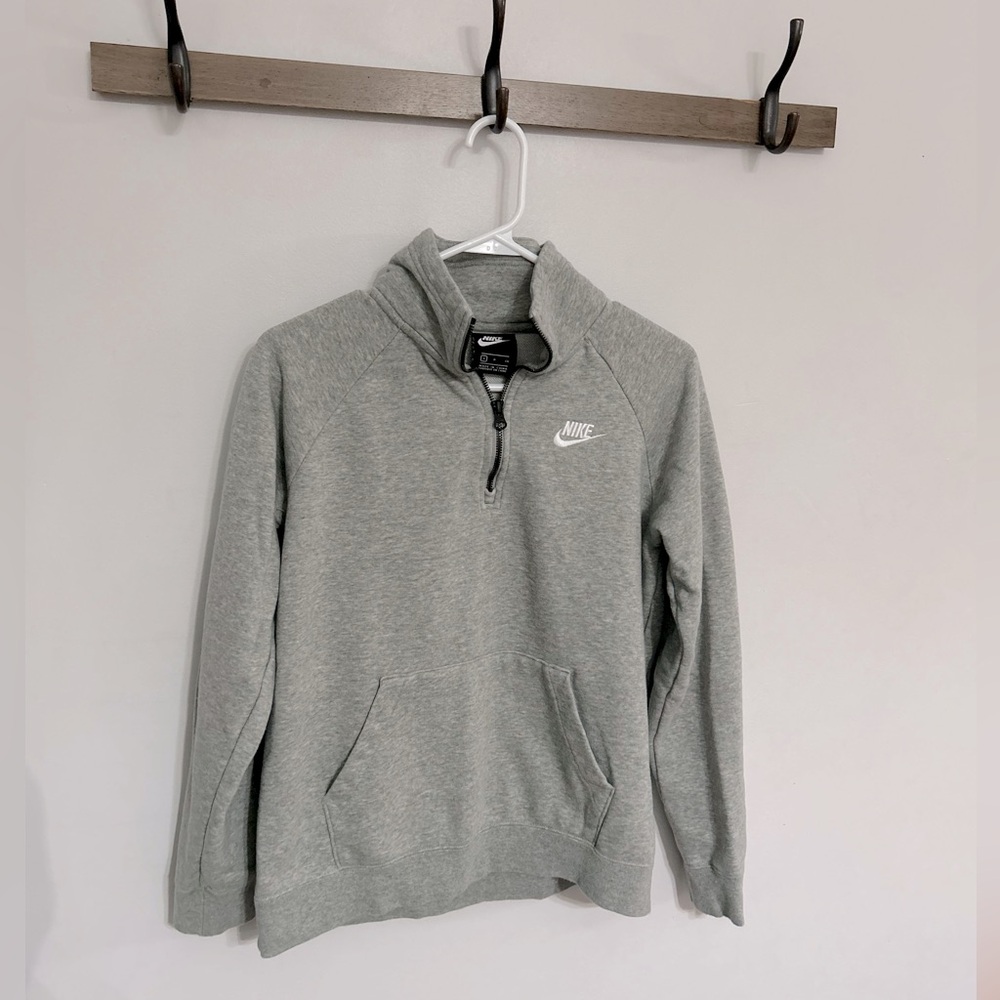 Women’s Nike sweatshirt